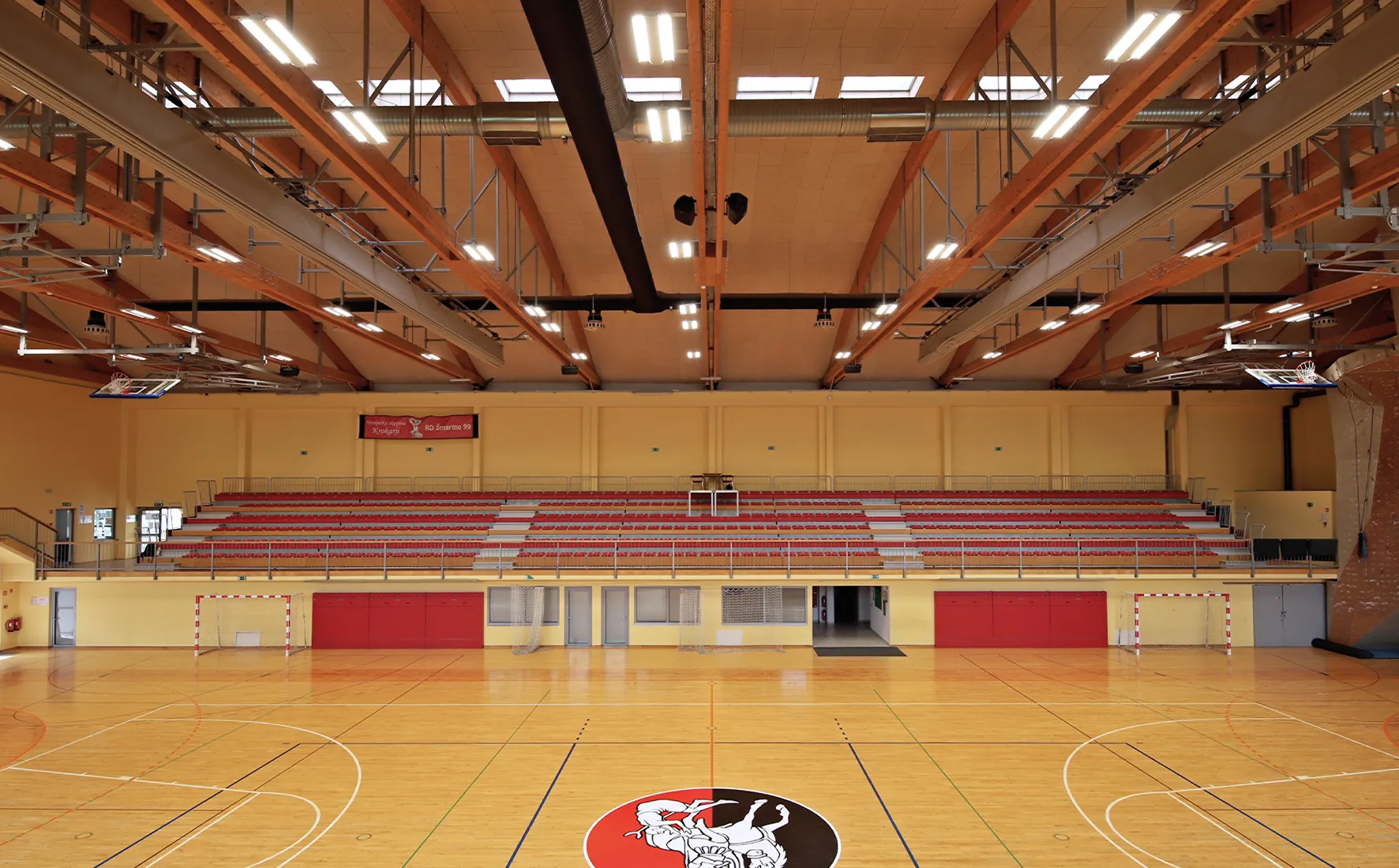 Naslovna slika Pungrt Sports Hall